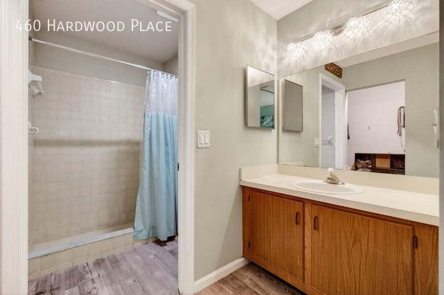 460 Hardwood Pl - Photo 4 of 11