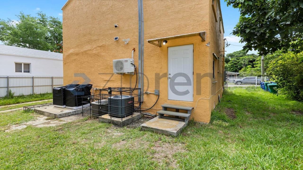 275 Nw 81st St - Photo 6 of 11