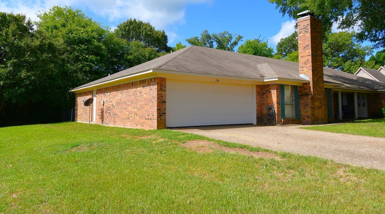 710 Kelli - Photo 2 of 32