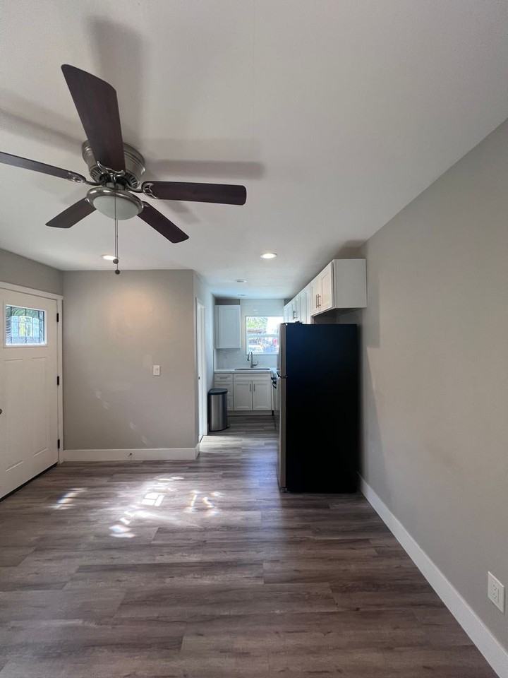 4829 35th St - Photo 4 of 9
