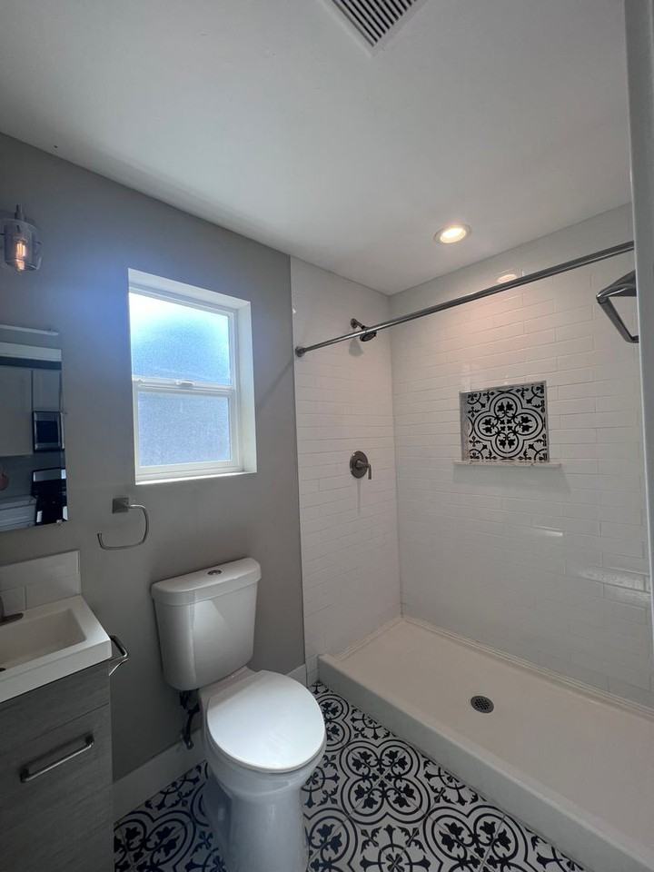 4829 35th St - Photo 5 of 9