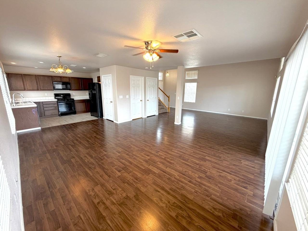8346 Fame Ave - Photo 7 of 30