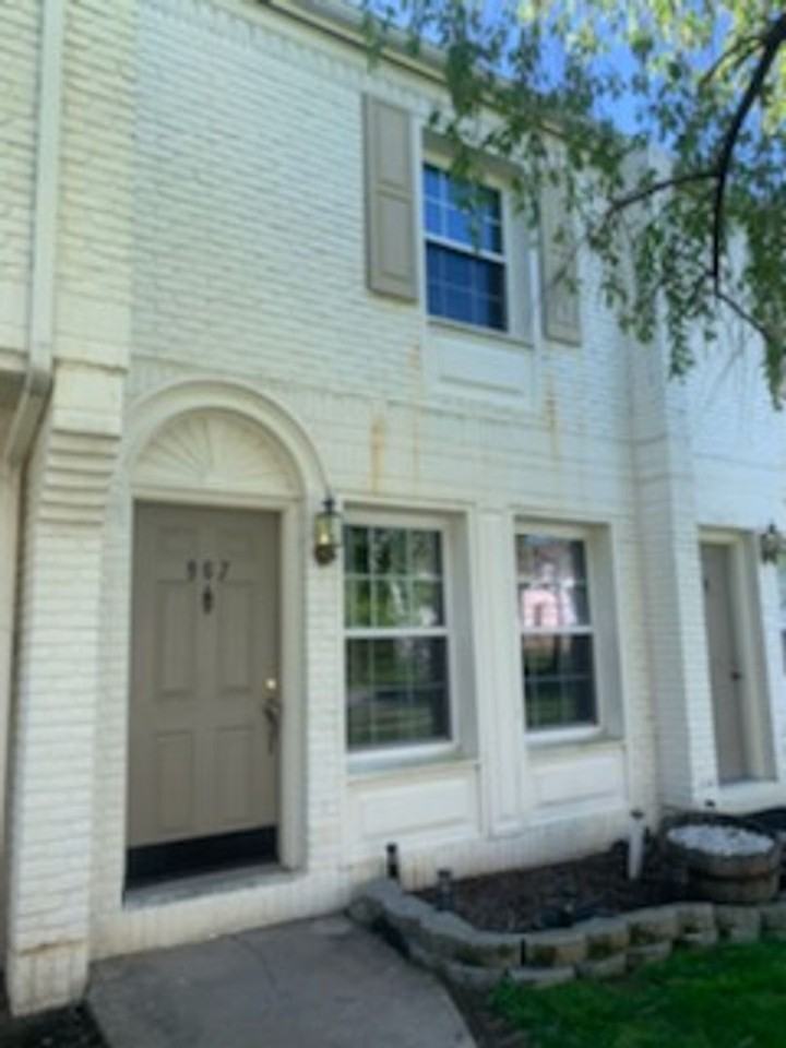 967 Stratford Ct - Photo 2 of 25