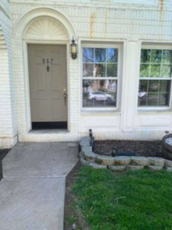 967 Stratford Ct - Photo 3 of 25