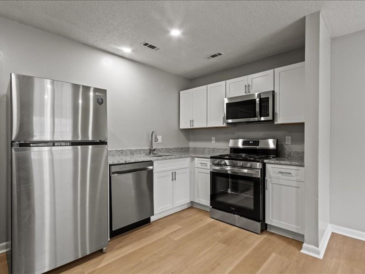 501 Swan Dr #207 - Photo 2 of 41