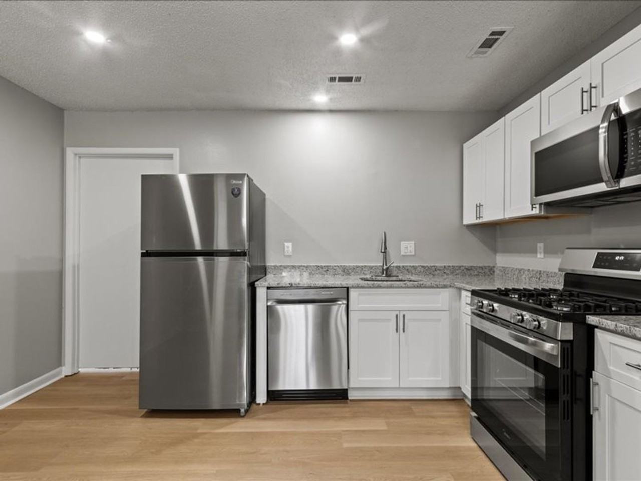 501 Swan Dr #207 - Photo 4 of 41