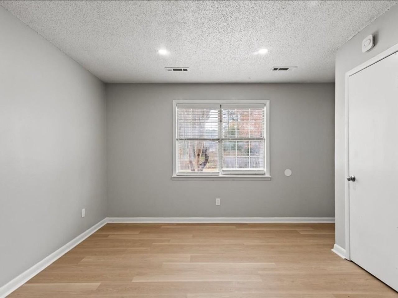 501 Swan Dr #207 - Photo 6 of 41