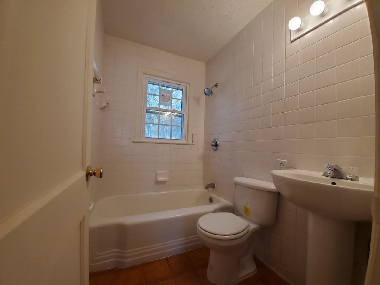 905 Fulton St - Photo 6 of 20