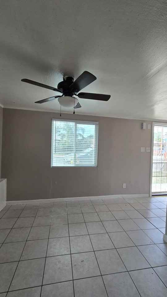216 1/2 E Warren Ave - Photo 3 of 12