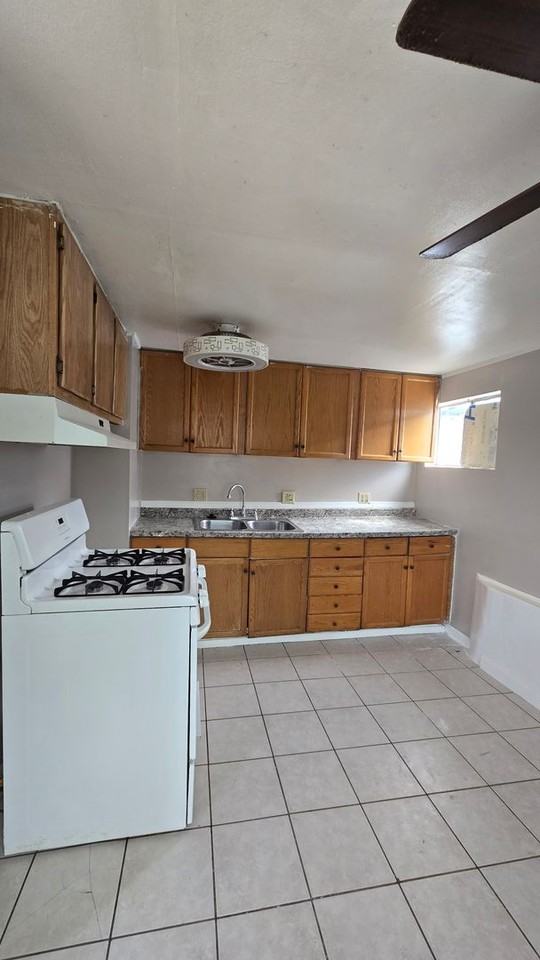216 1/2 E Warren Ave - Photo 4 of 12