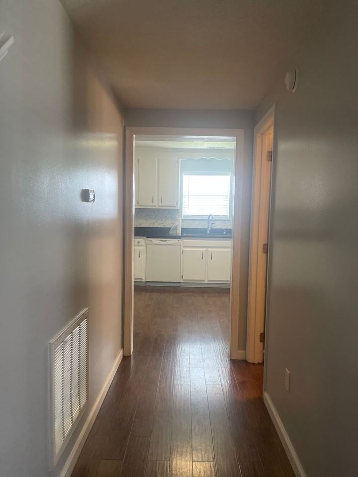 18 Harrogate Ln - Photo 3 of 33