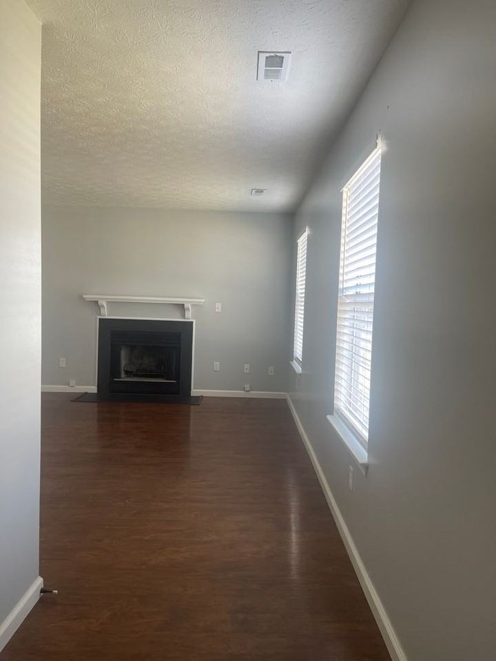 18 Harrogate Ln - Photo 4 of 33