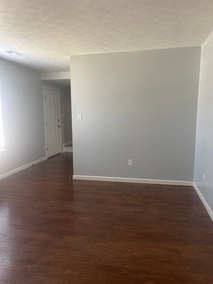 18 Harrogate Ln - Photo 6 of 33