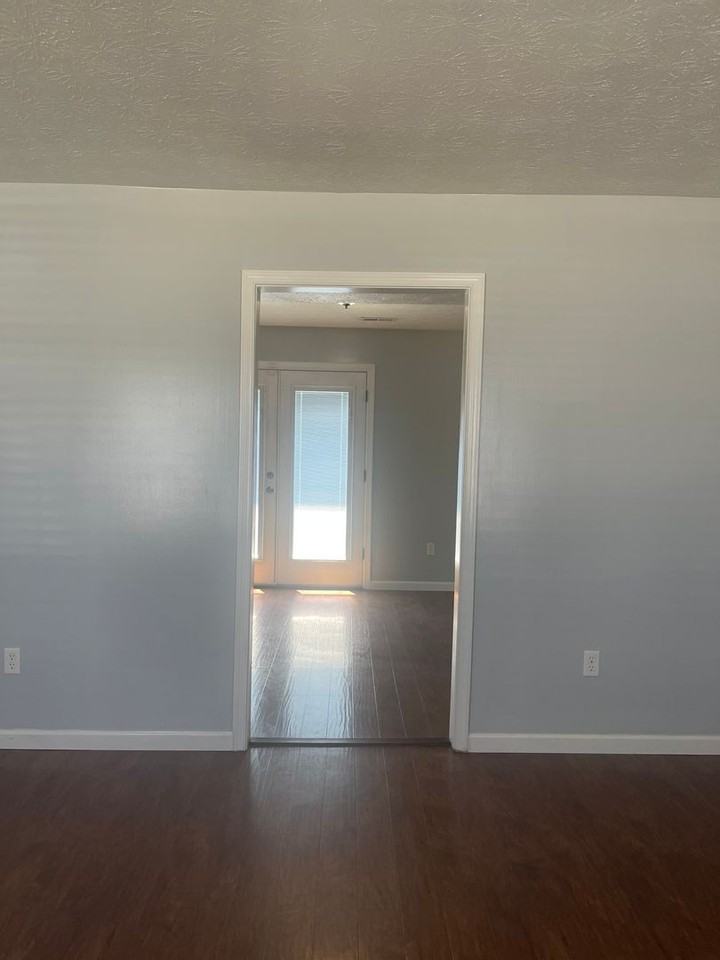 18 Harrogate Ln - Photo 7 of 33