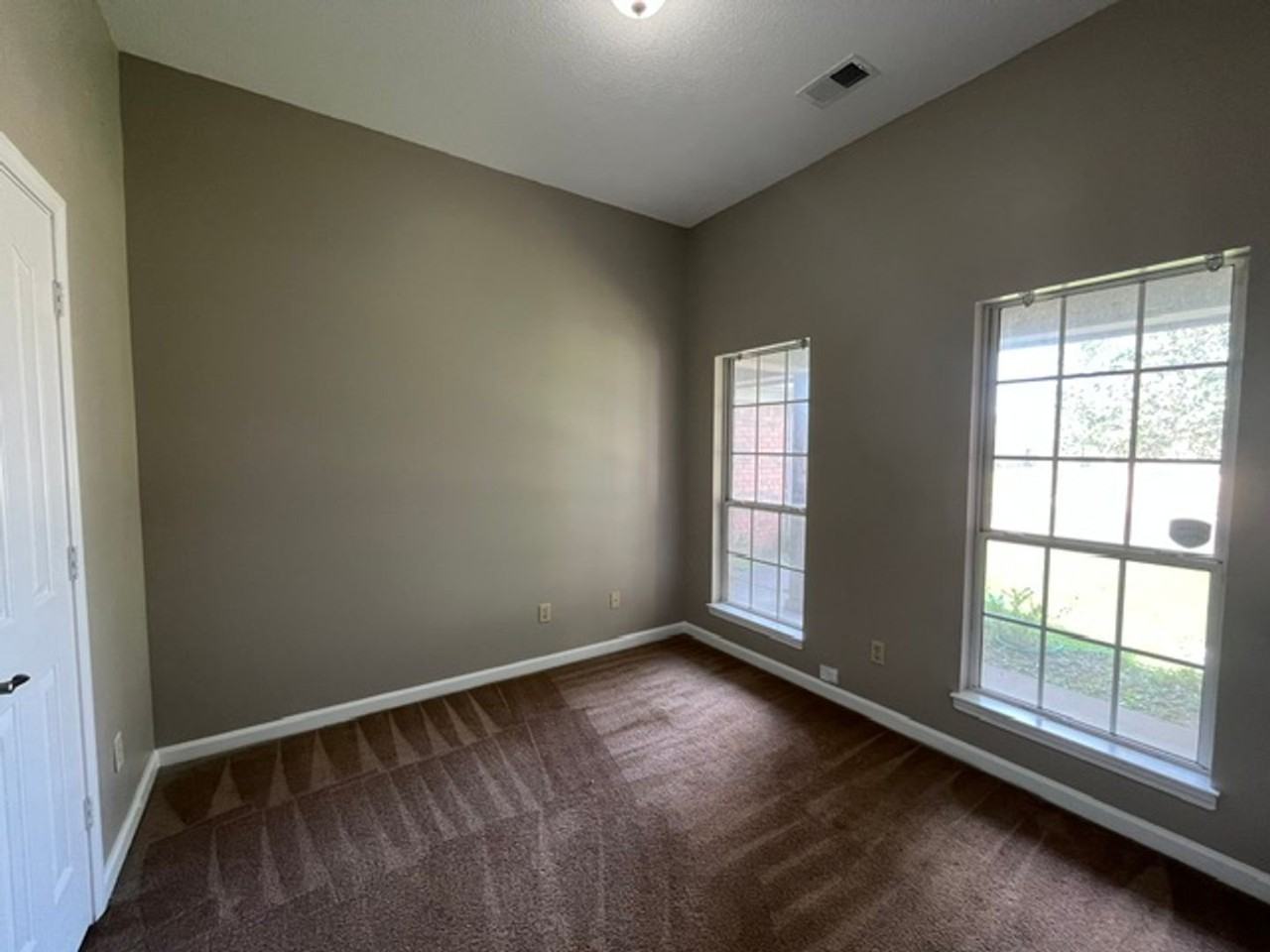 4305 Carroll Dr W - Photo 5 of 12