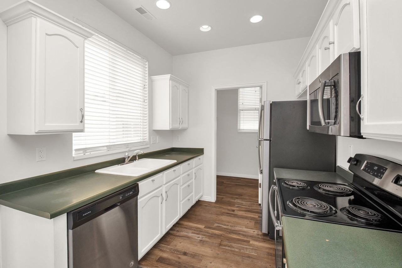 286 Caleb Dr - Photo 4 of 25