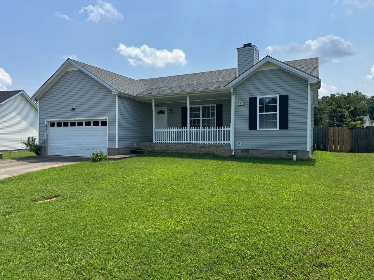 371 Andrew Dr - Photo 4 of 34