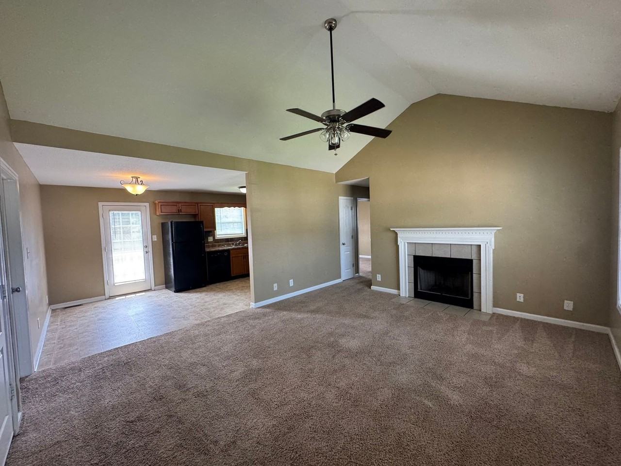 371 Andrew Dr - Photo 6 of 34