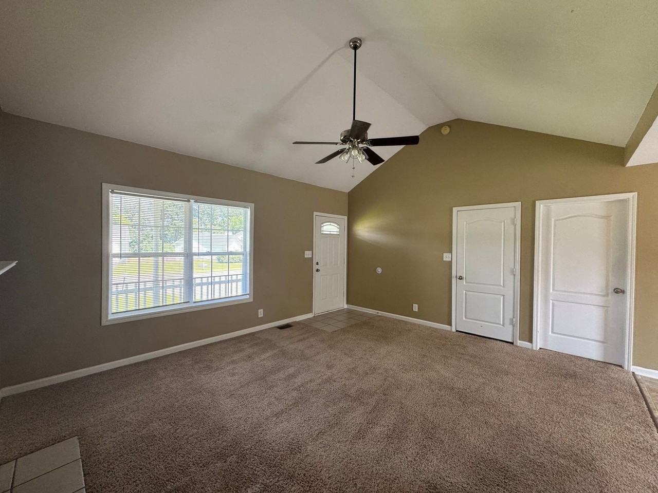 371 Andrew Dr - Photo 7 of 34