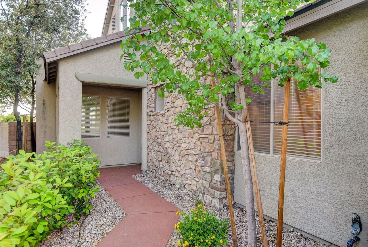 1289 Corista Dr - Photo 2 of 34