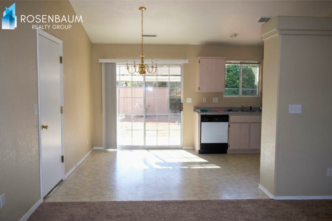3912 N Taylor Dr - Photo 3 of 5
