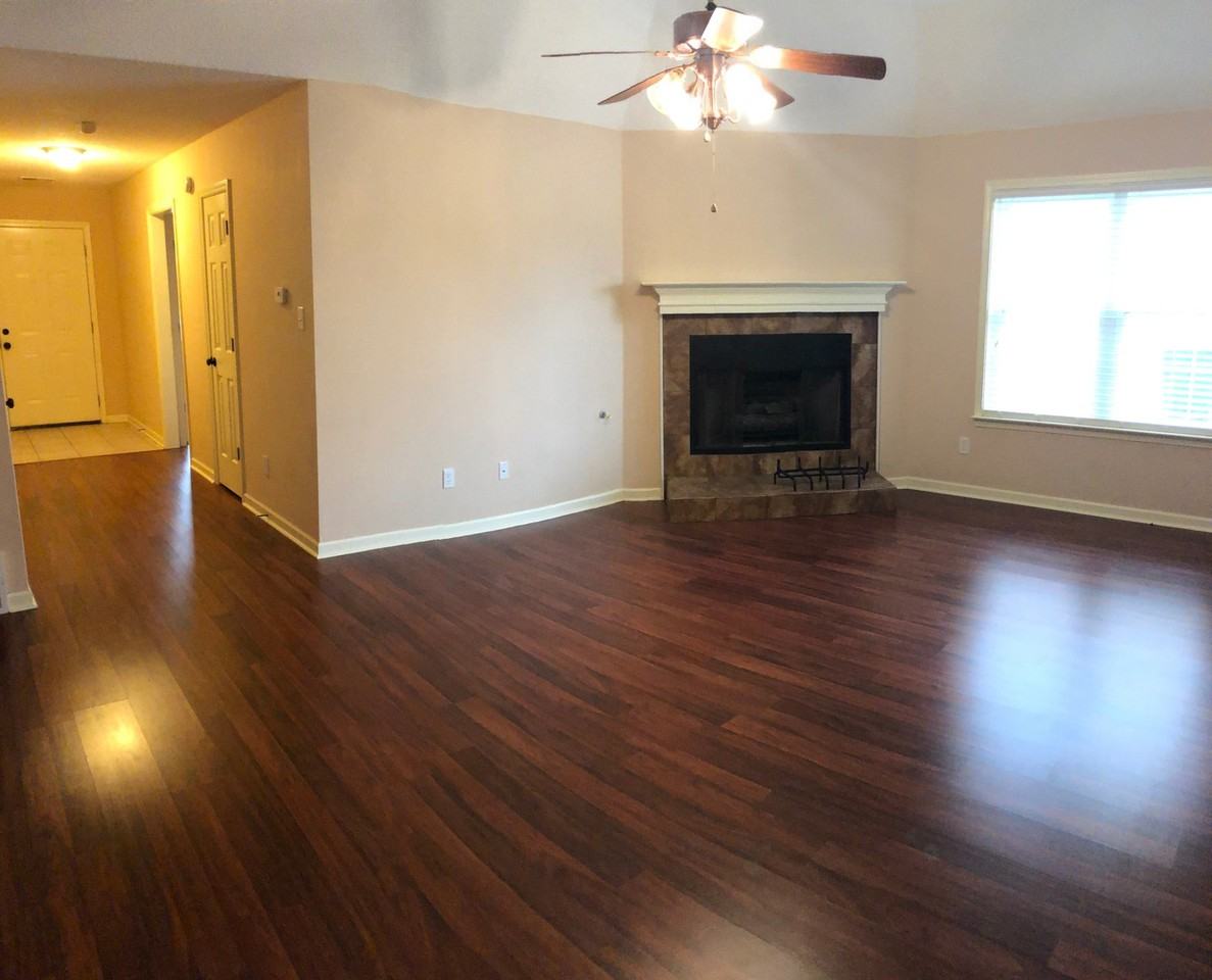 9237 Lakeshore Dr - Photo 4 of 12