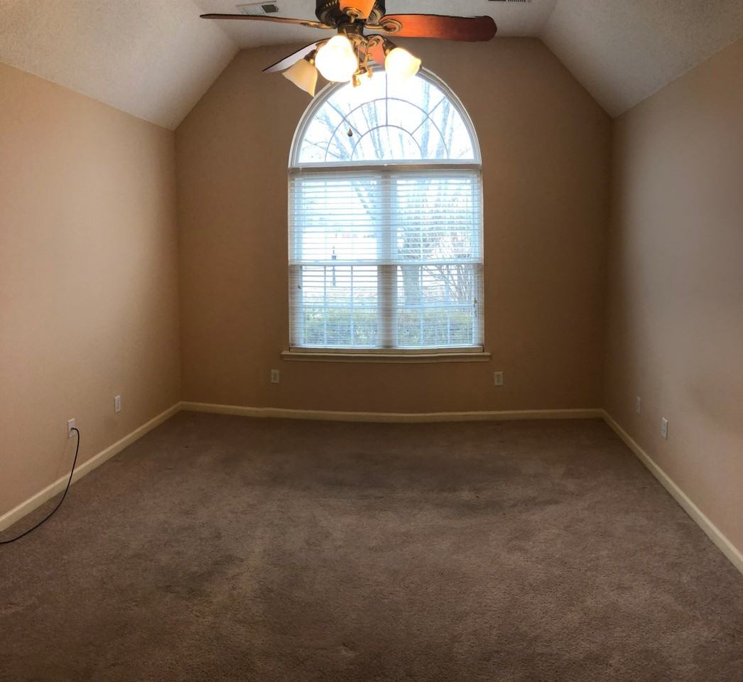9237 Lakeshore Dr - Photo 5 of 12