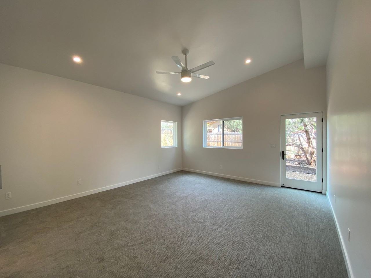 100 W Hummingbird Ln - Photo 5 of 19