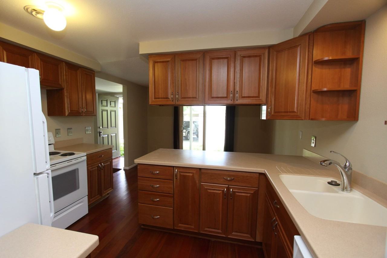 12004 Slater Ave Ne #F3 - Photo 3 of 7