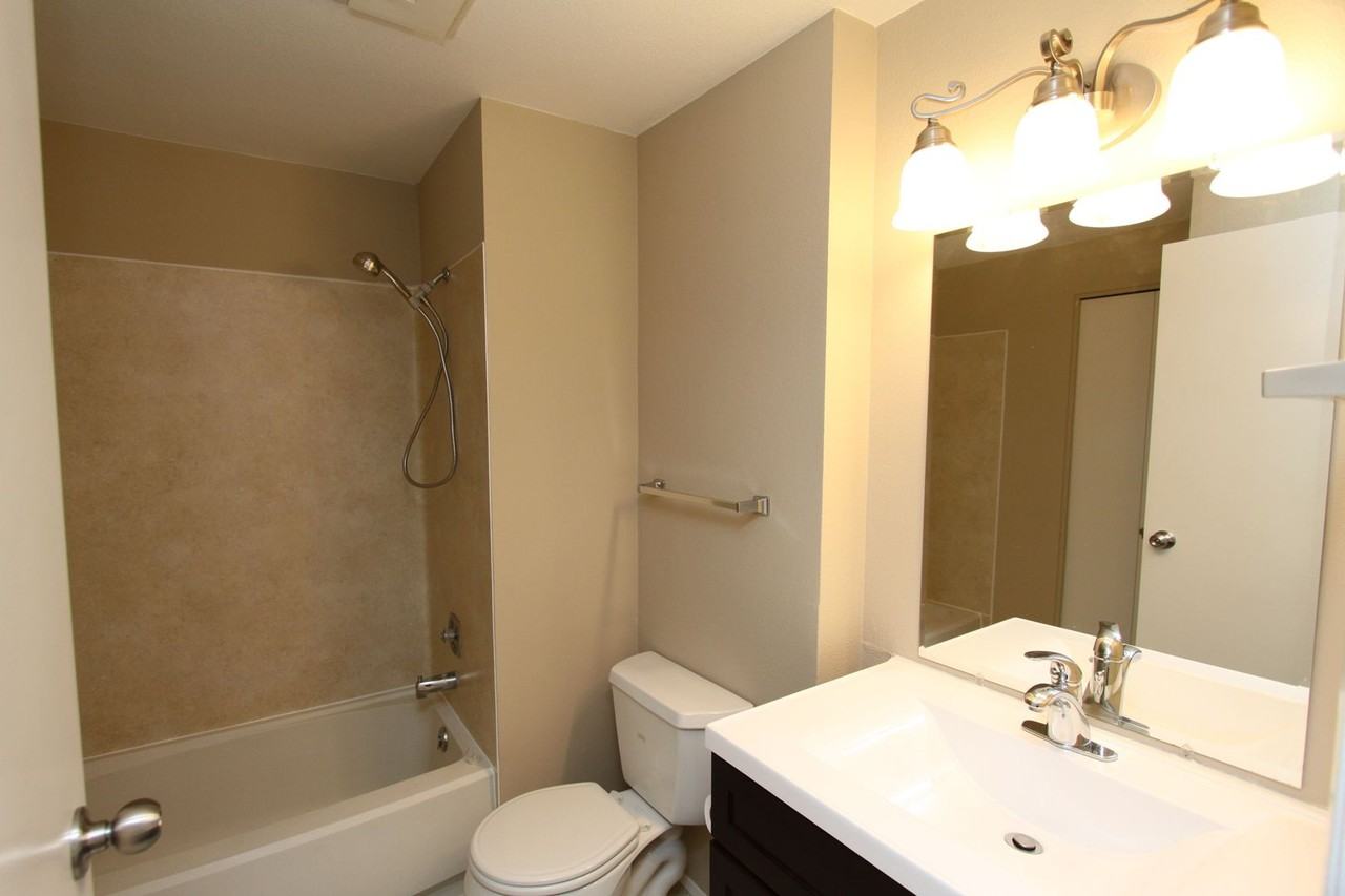 12004 Slater Ave Ne #F3 - Photo 5 of 7