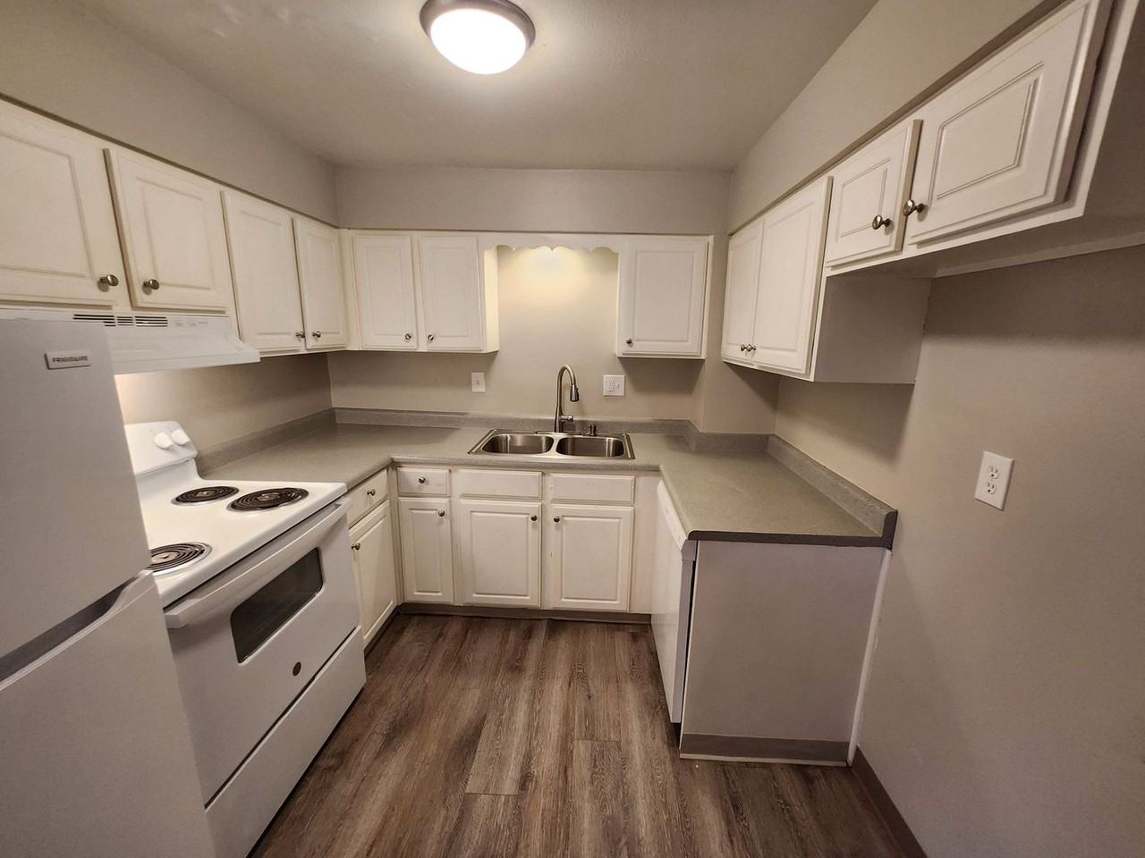 1624 S Cascade Ave #F - Photo 2 of 16