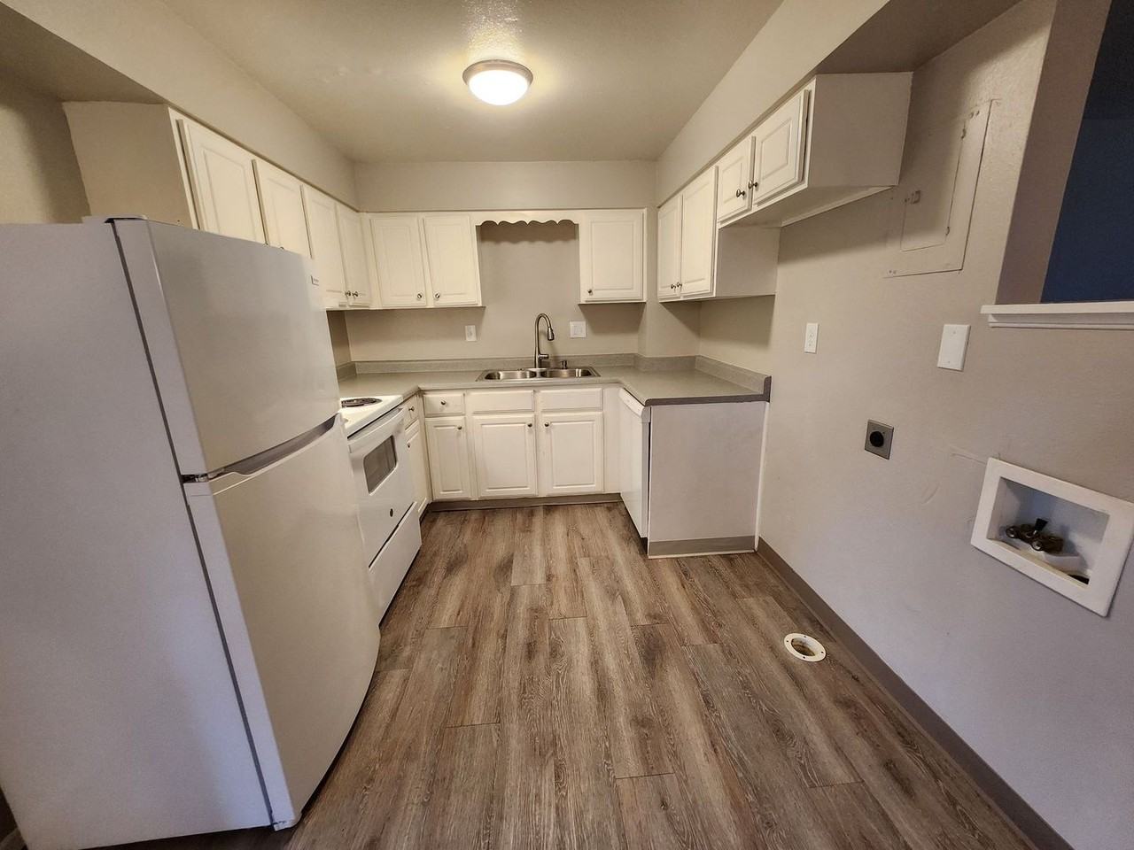 1624 S Cascade Ave #F - Photo 3 of 16