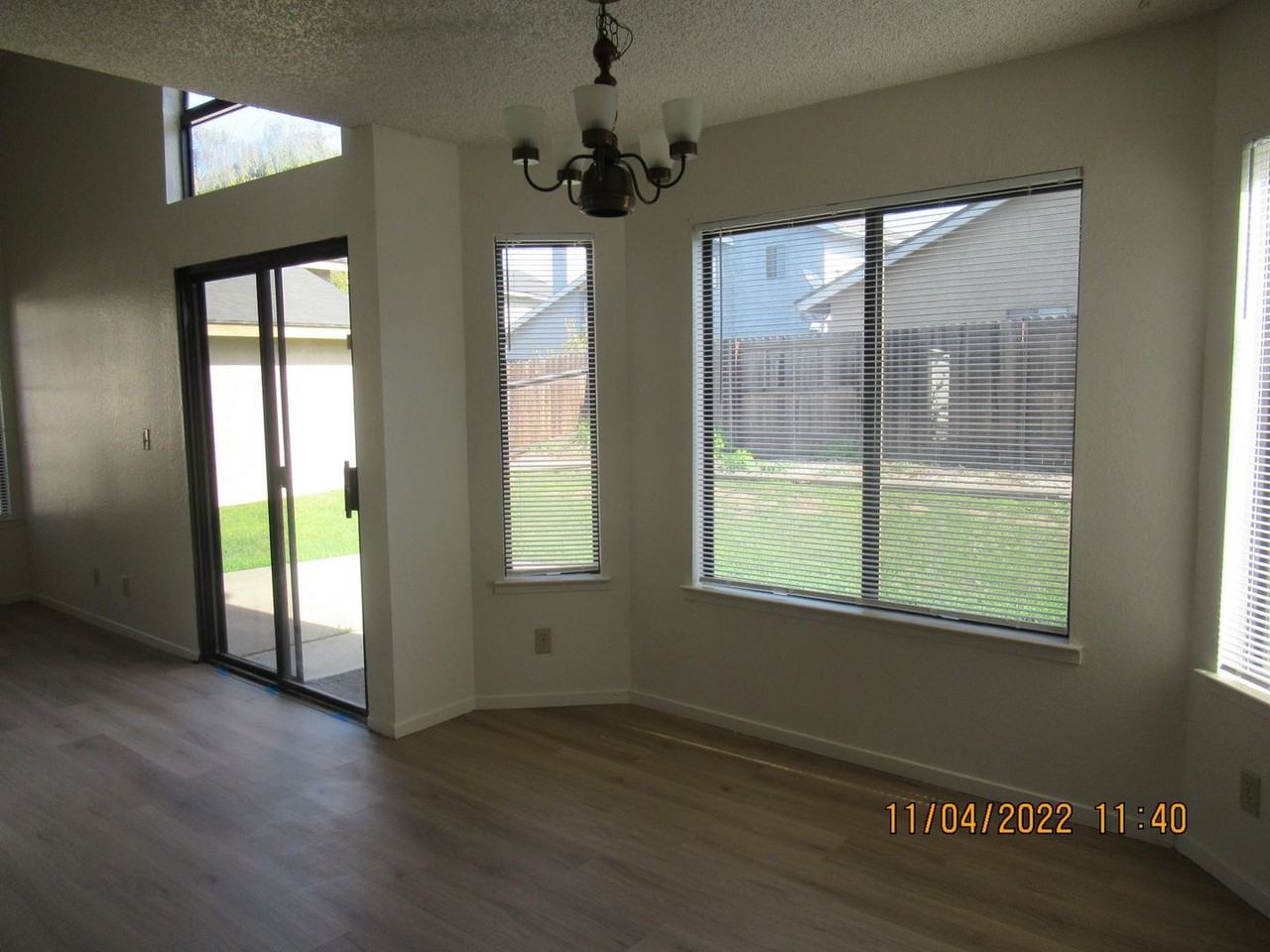 1220 Iris Ct - Photo 4 of 15
