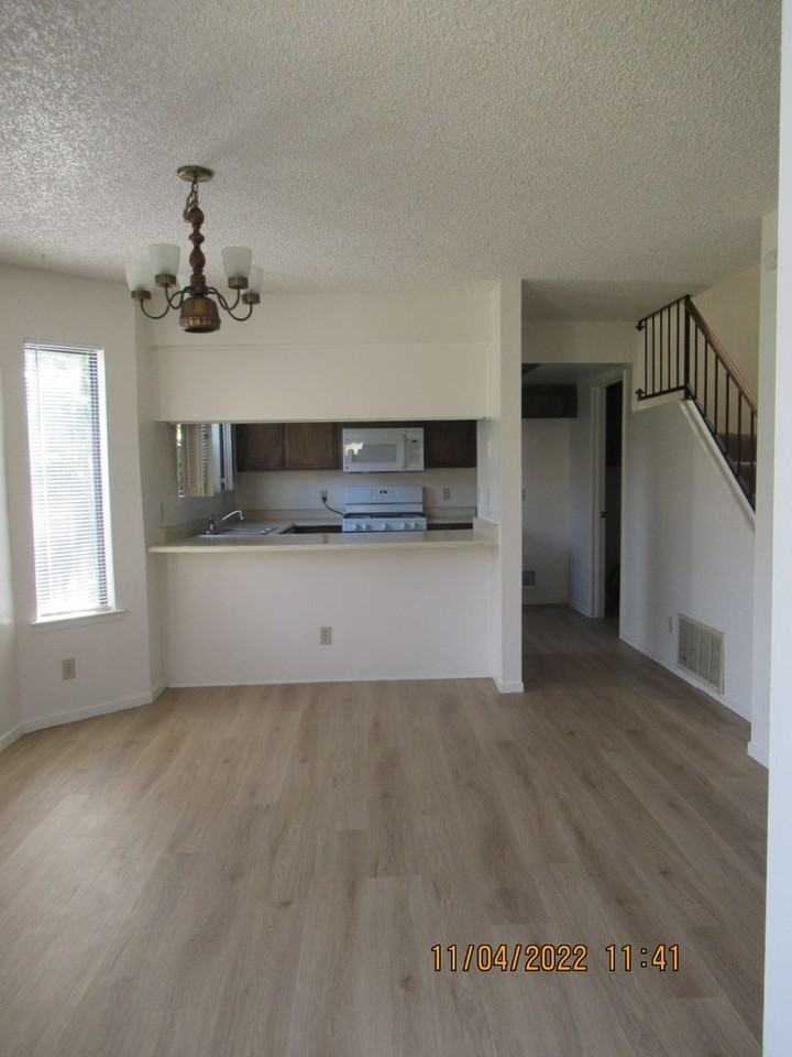 1220 Iris Ct - Photo 6 of 15