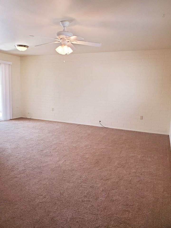 9951 W Clair Dr - Photo 5 of 21