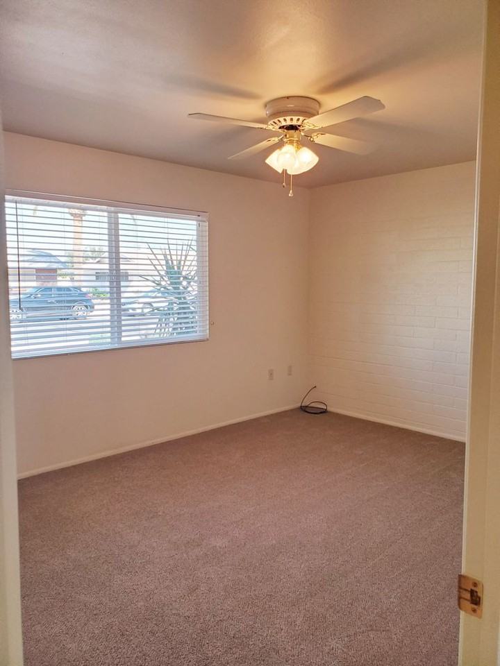 9951 W Clair Dr - Photo 6 of 21