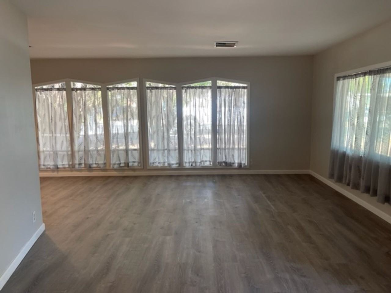 2675 S Sunset Dr - Photo 3 of 18