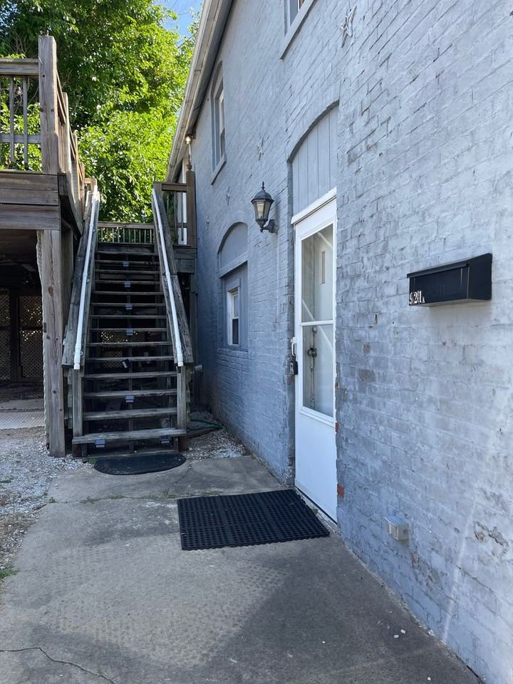 921 W Illinois St - Photo 2 of 5