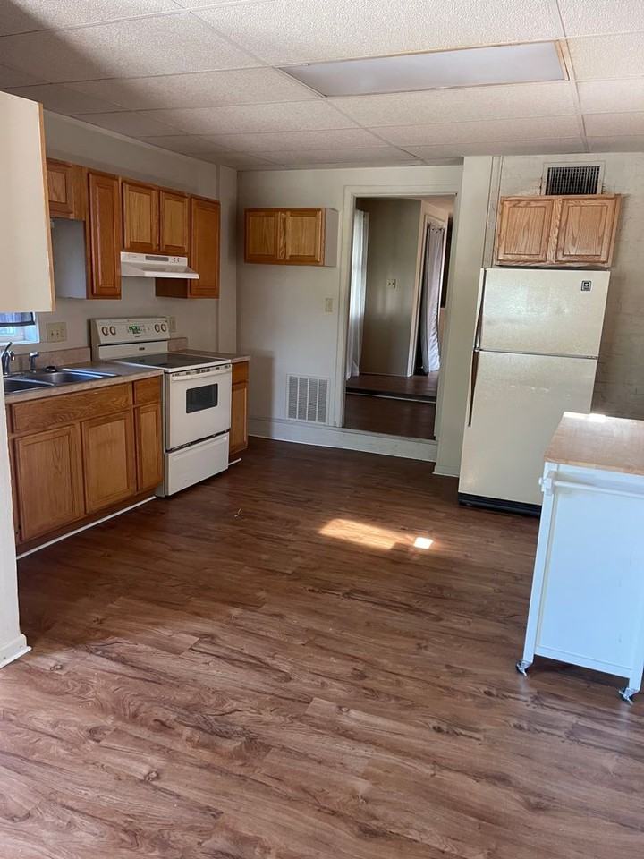921 W Illinois St - Photo 5 of 5