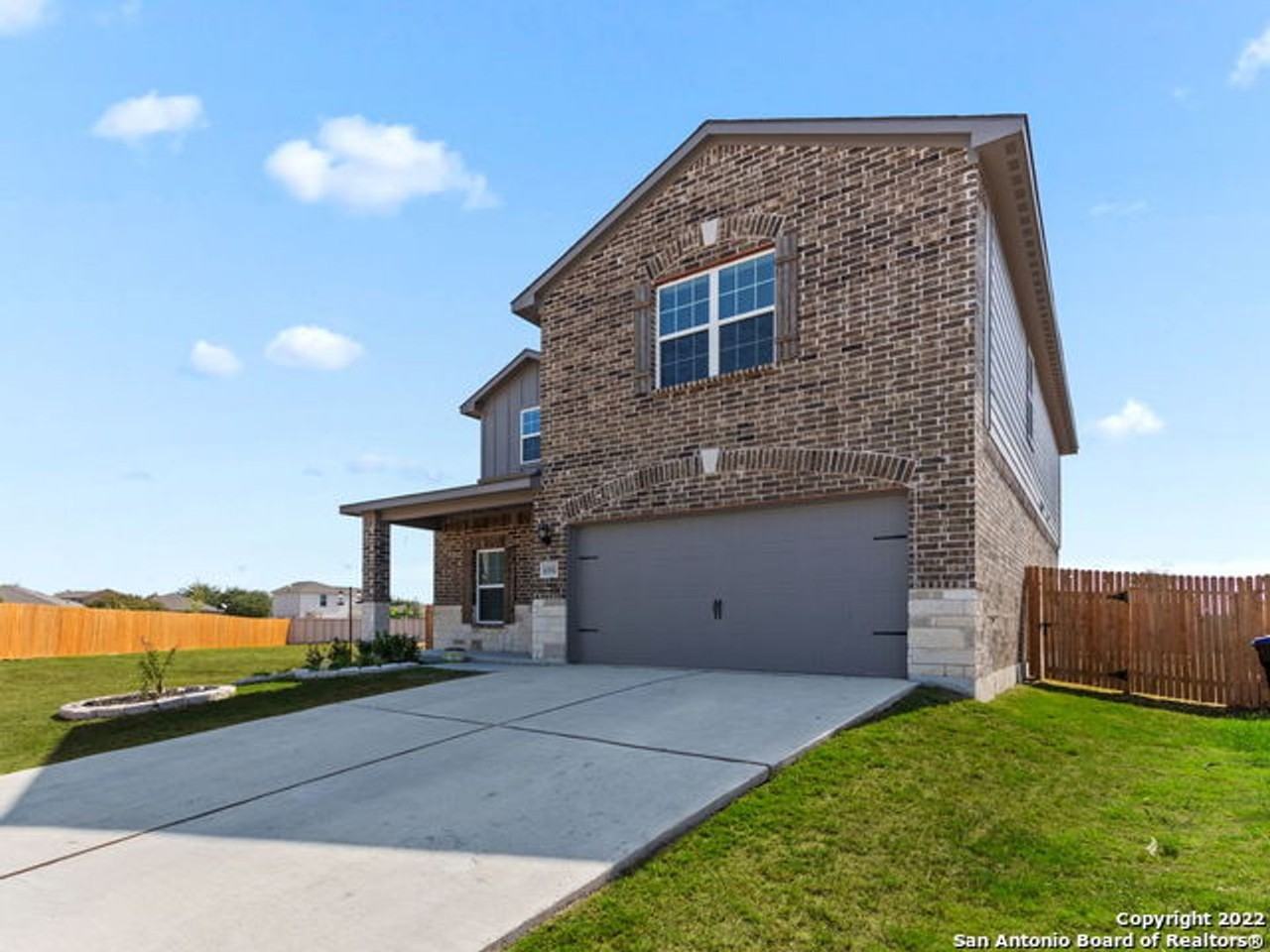 6550 Underwood Way - Photo 3 of 46