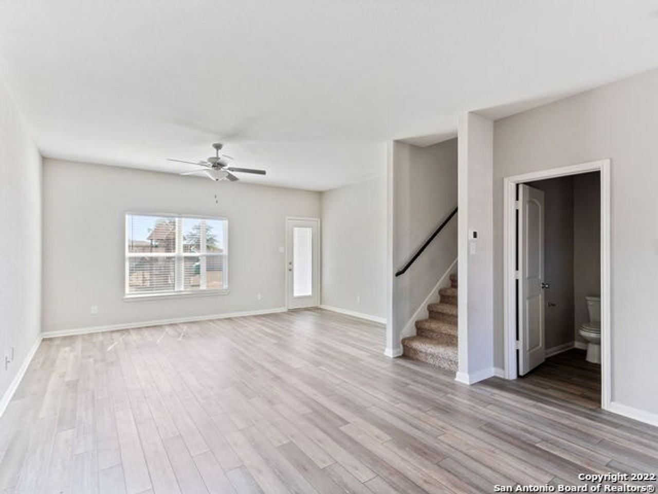 6550 Underwood Way - Photo 5 of 46
