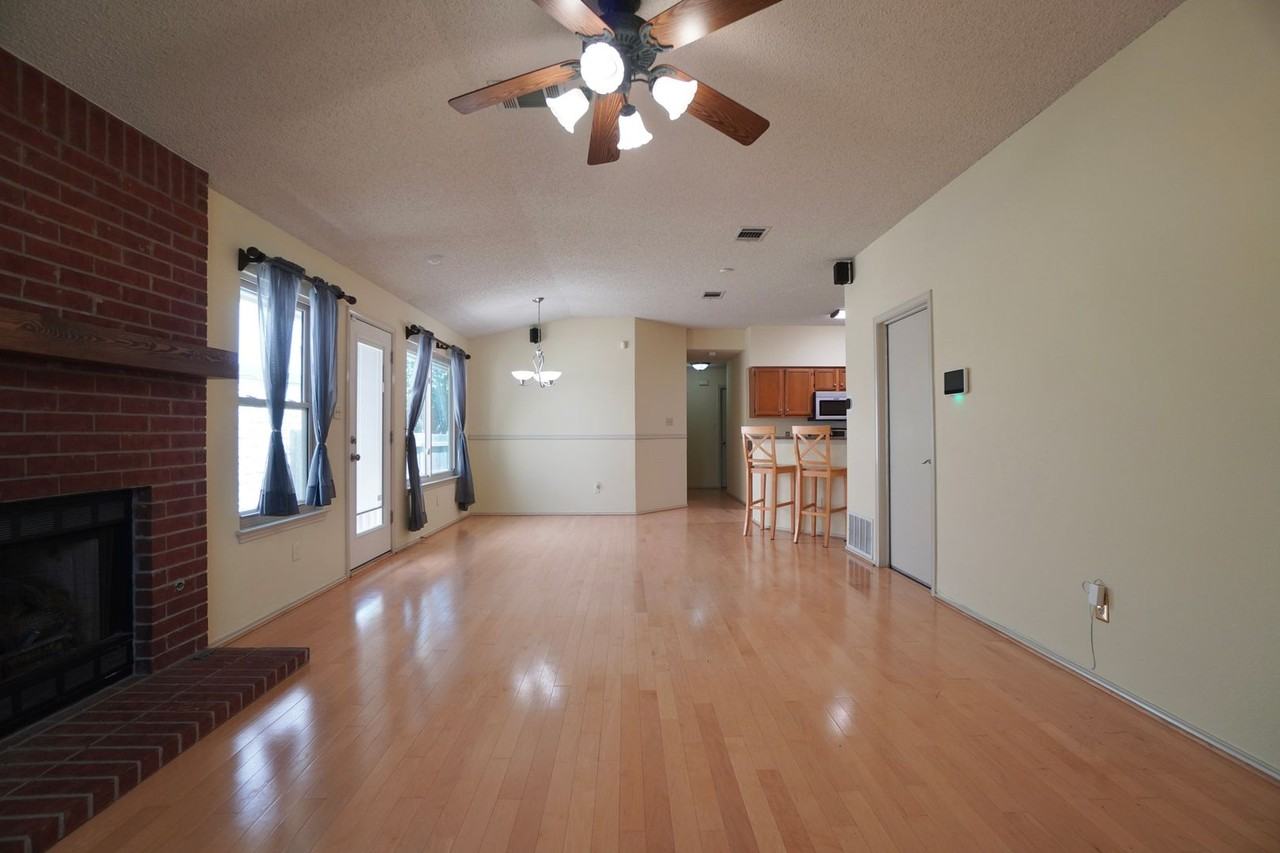 14009 Conner Downs Dr - Photo 5 of 31