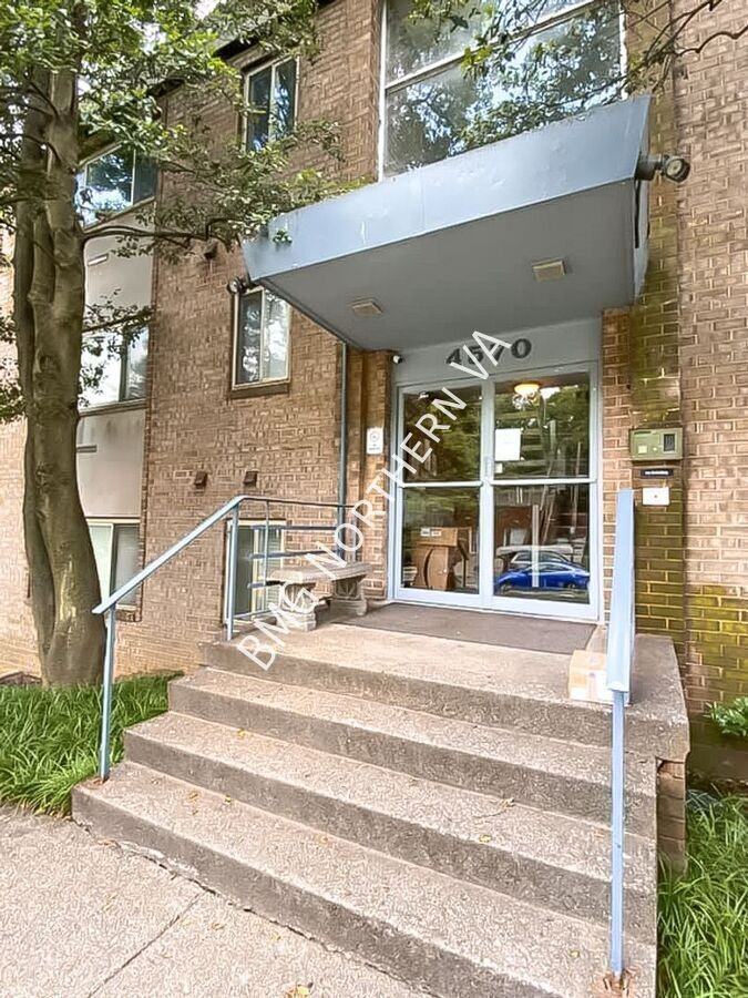 4570 Macarthur Blvd Nw #202