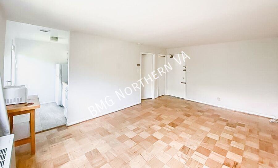 4570 Macarthur Blvd Nw #202 - Photo 4 of 14