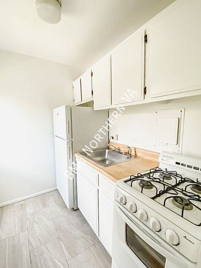 4570 Macarthur Blvd Nw #202 - Photo 6 of 14
