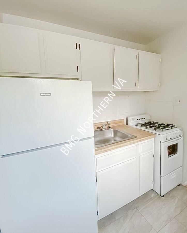 4570 Macarthur Blvd Nw #202 - Photo 7 of 14
