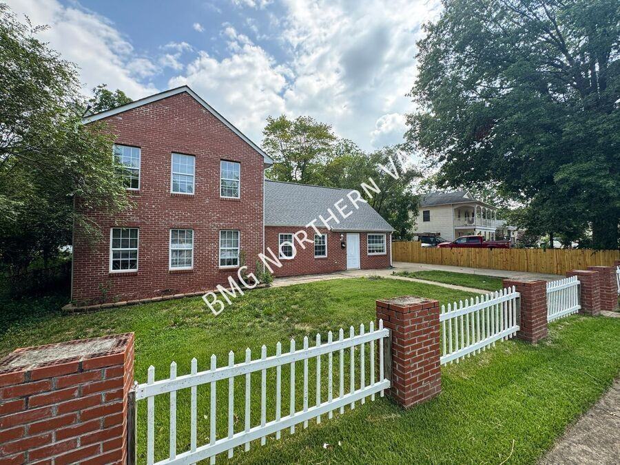 158 Baker St - Photo 2 of 36
