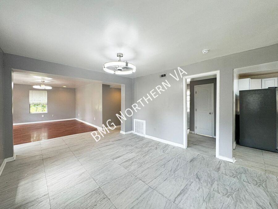 158 Baker St - Photo 4 of 36