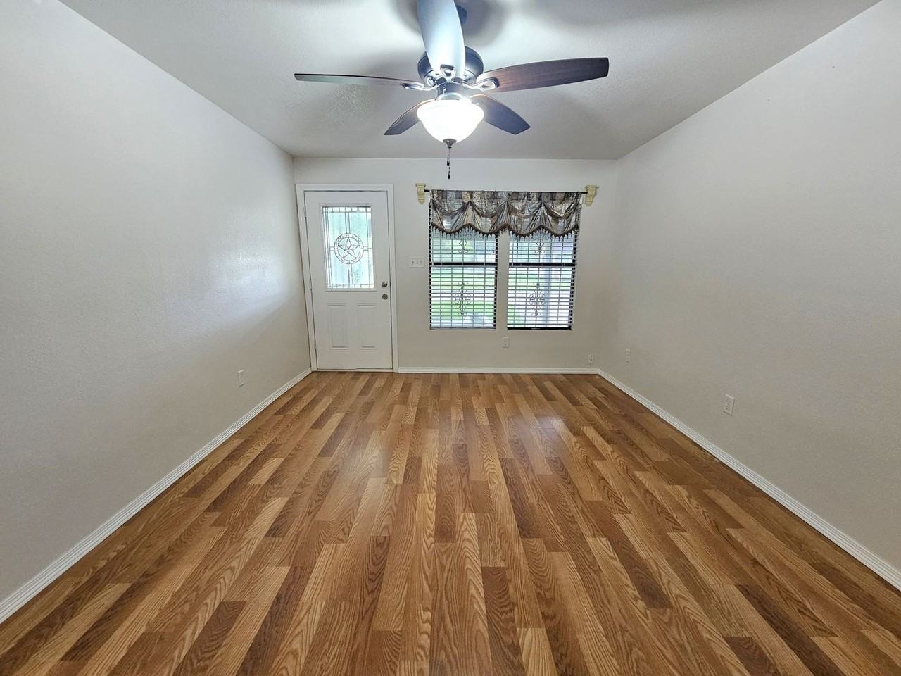 317 E Ebony St - Photo 2 of 15