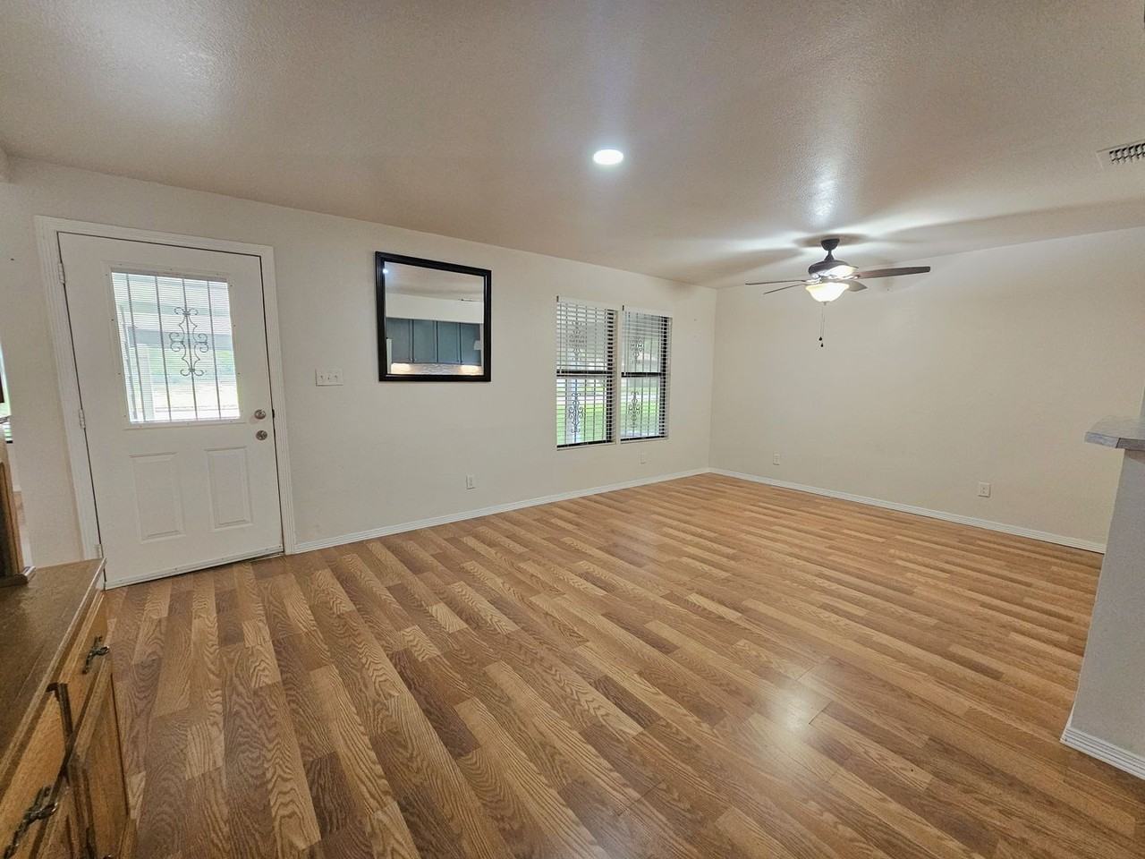 317 E Ebony St - Photo 6 of 15